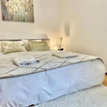 Concierge Wola Ratusz Apartmán *